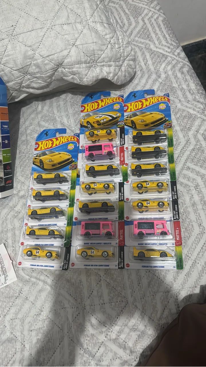 F40 amarela Hot wheels
