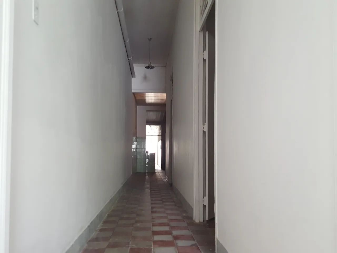 Aluga-se Casa Comercial ou Residencial na Rua 25 de Março - Foto 5