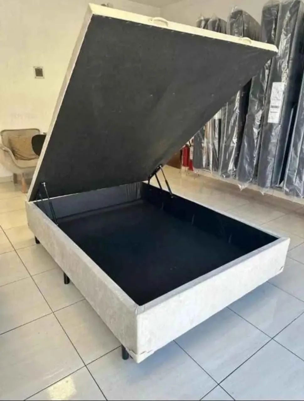 Cama Box Baú com Amplo Espaço Interno