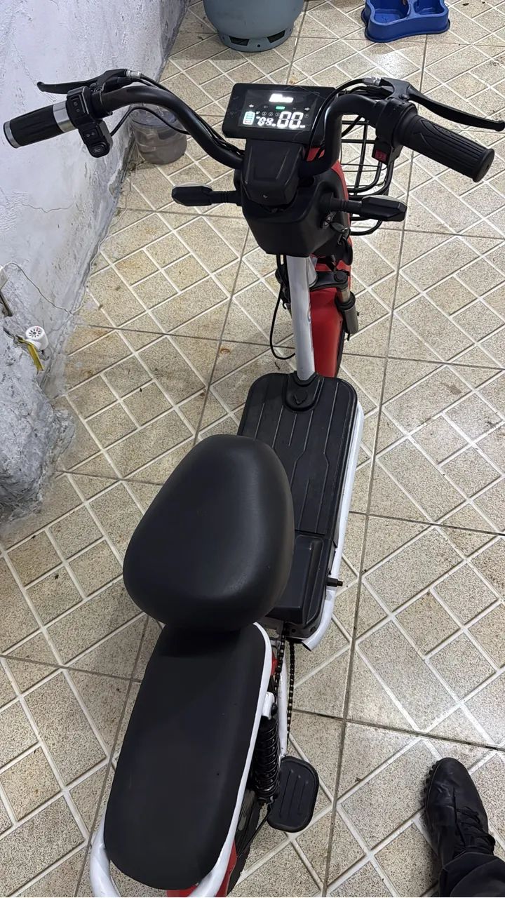Electric motorcycle64167758532226124