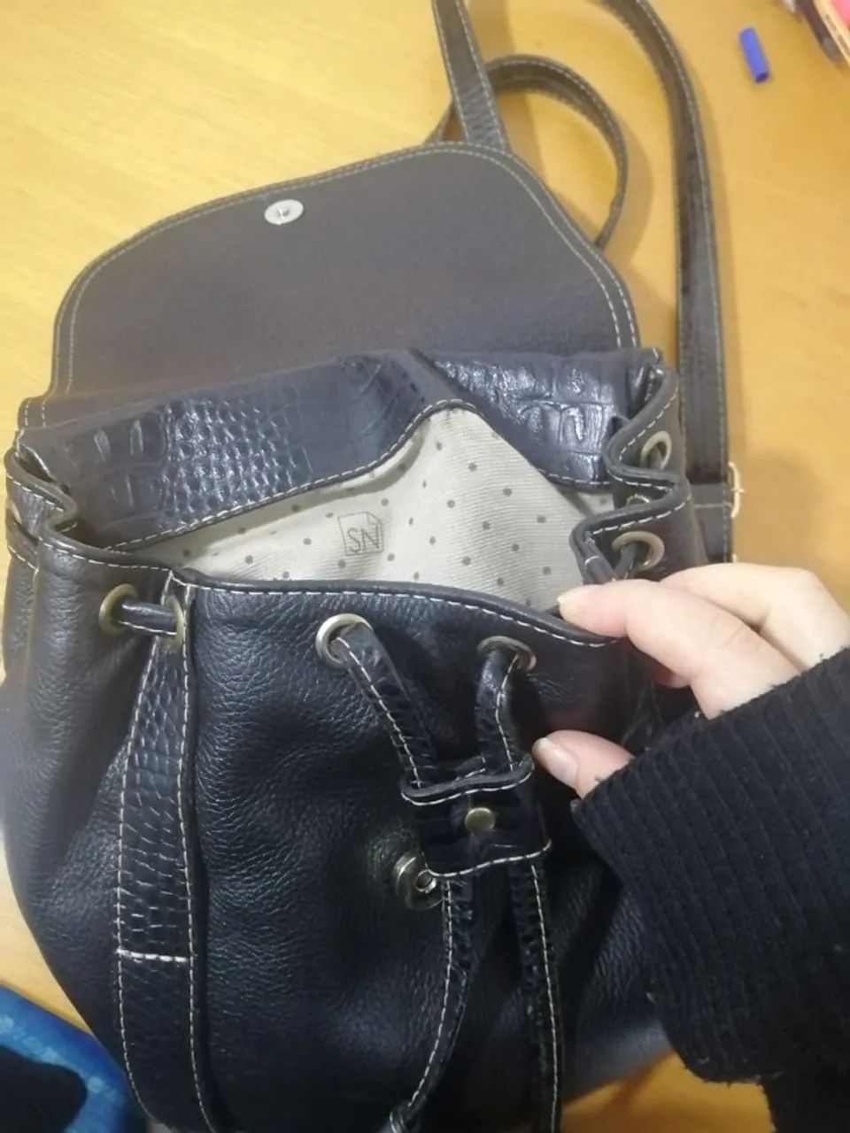 bolsa/mochila, marca sn couros, cor preta, pequena - Foto 2