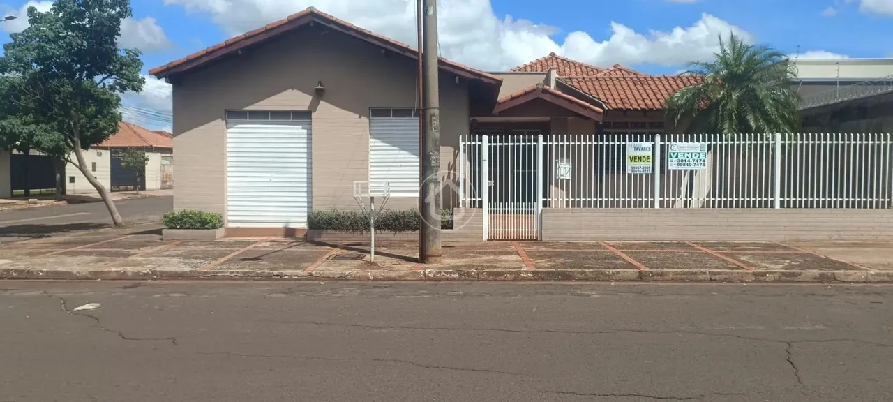 OPORTUNIDADE: CASA COM PONTO COMERCIAL