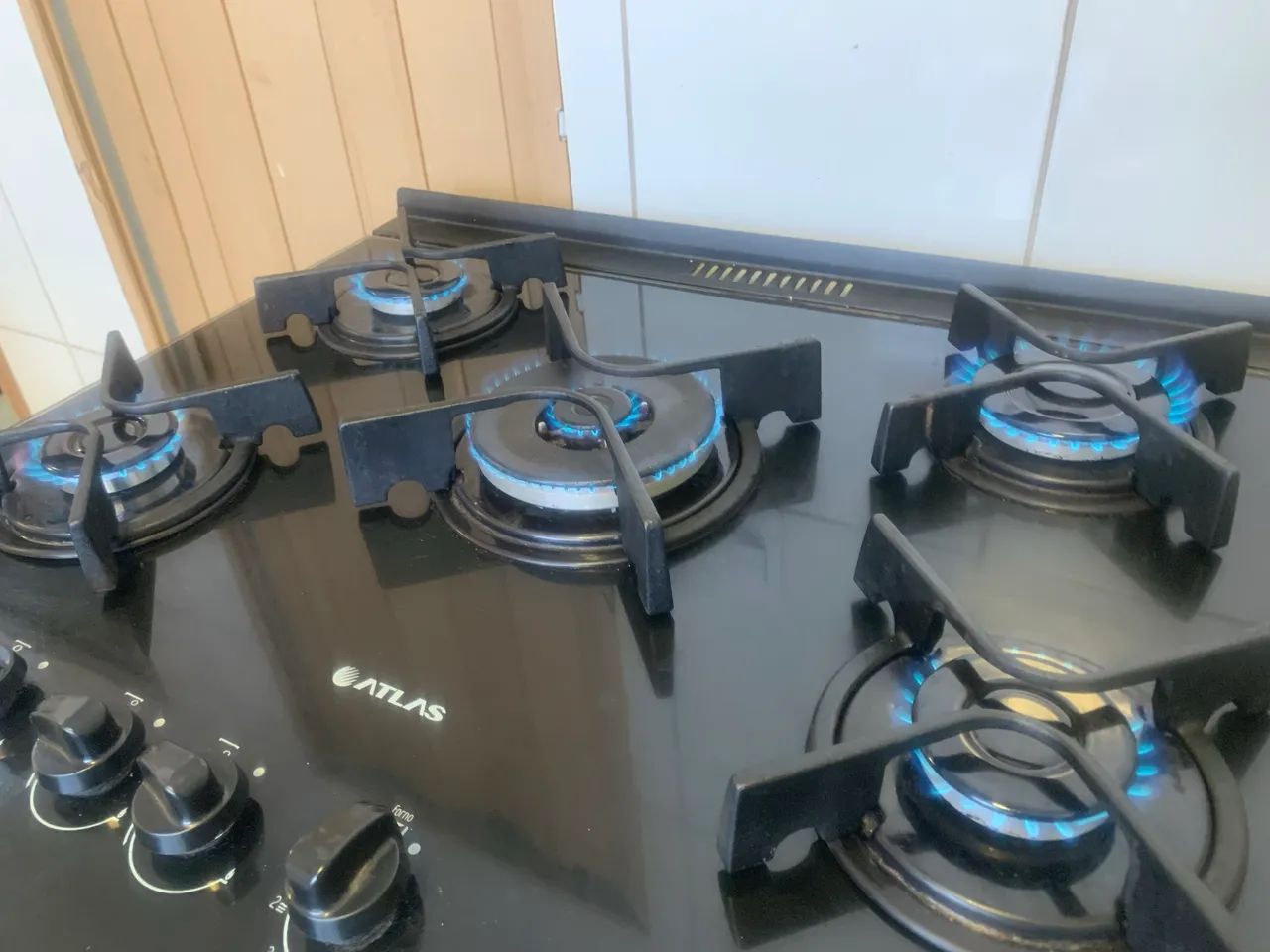 Fogão INOX ATLAS MESA DE VIDRO 5 BOCAS! AUTOMÁTICO E LUZ NO FORNO! Conservado - Foto 3