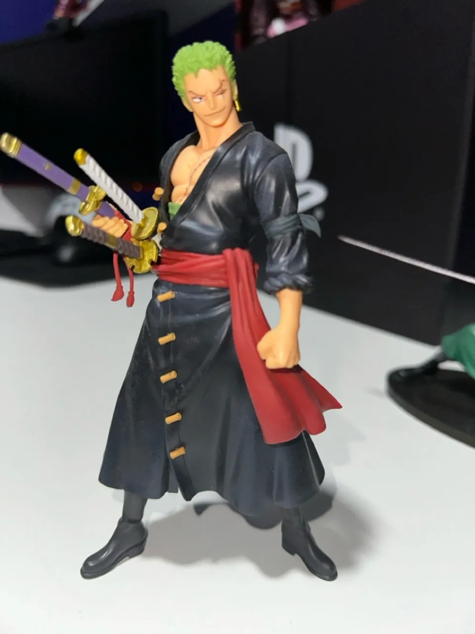 Figura Colecionável Zoro One Piece 3 Espadas