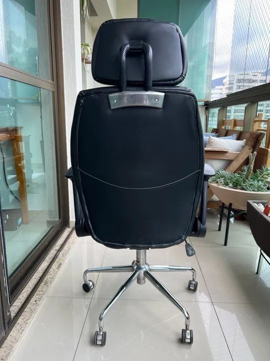 Cadeira de escritório Tok Stok poquíssimo usada - Foto 3
