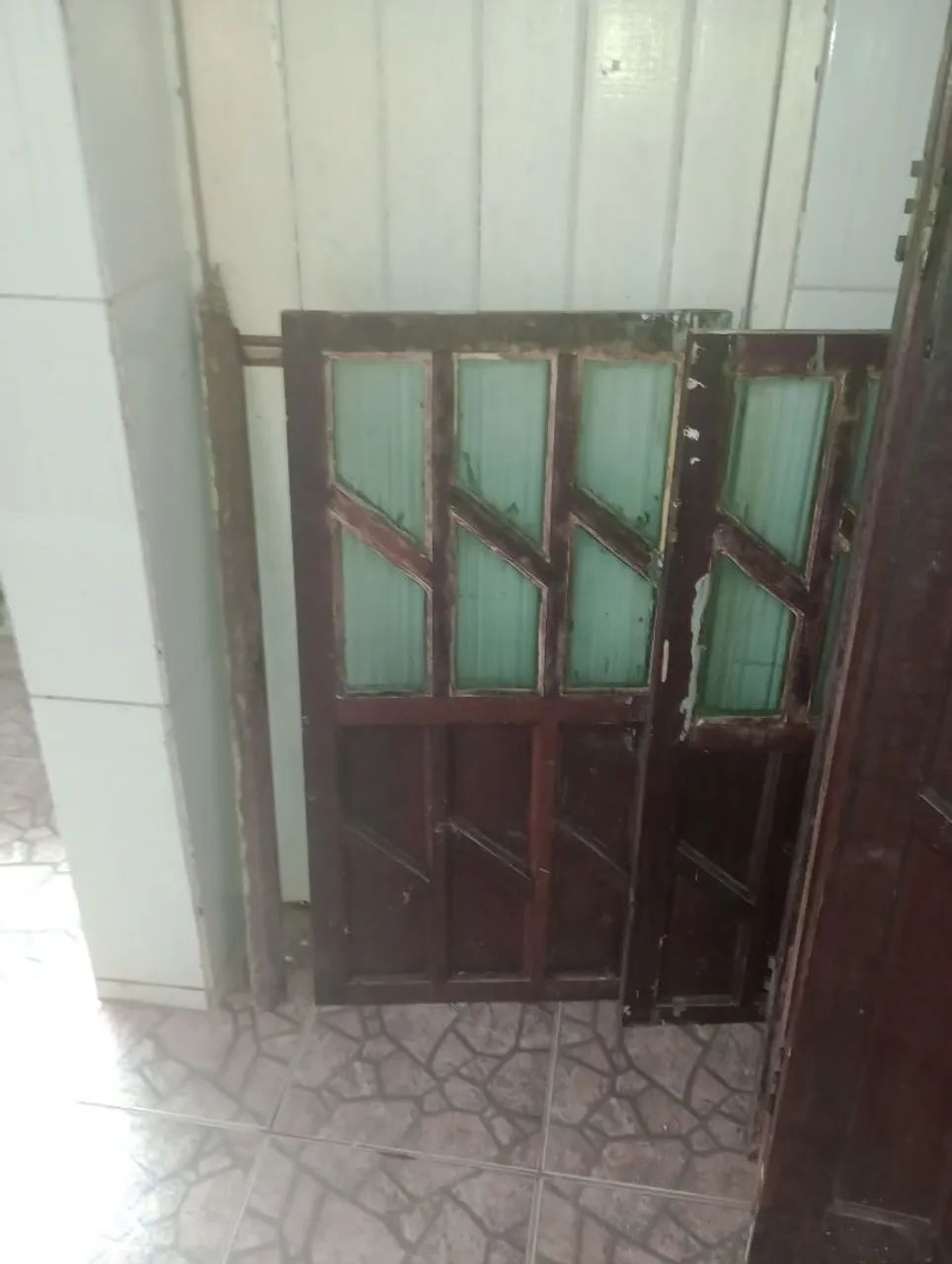 JANELA DE MADEIRA MACIÇA  - Foto 2