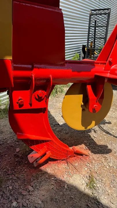 Subsolador (RIPER FLORESTAL) e Adubador BIZMAQ 300 HE COM HAST MAIOR - Foto 4