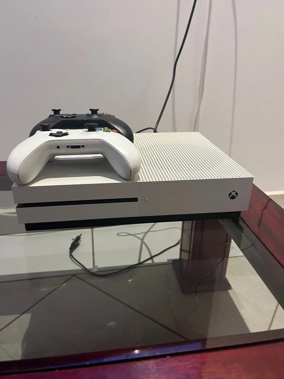 Xbox One S com 2 Controles e 4 pilhas MOX