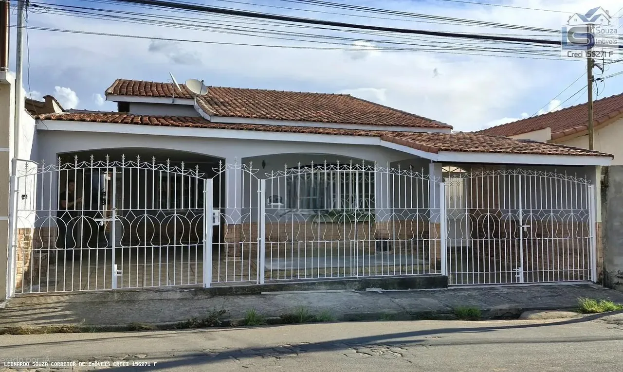 Casa para Venda em Pinhalzinho, Centro, 3 dormitórios, 2 banheiros, 3 vagas
