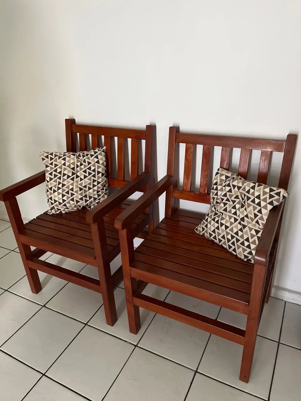 Par de Poltronas MADEIRA MACIÇA - Foto 4
