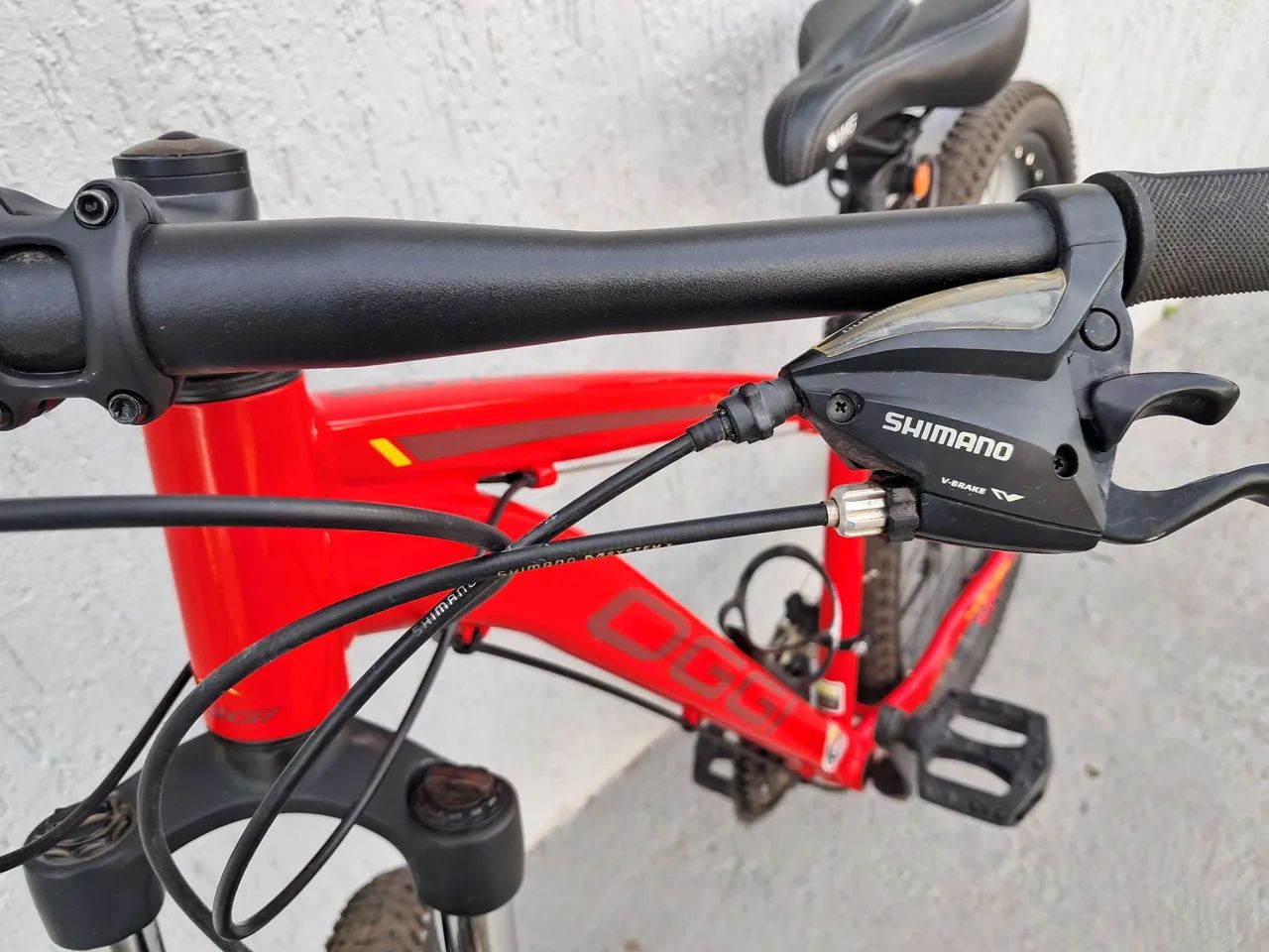 Bicicleta Oggi 29 quadro 15,5 semi nova + capacete preto fosco + Cadeado com chave - Foto 6