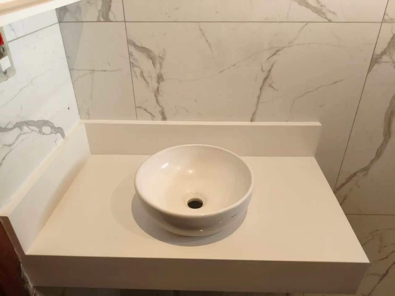 Lavatórios, bancadas e nichos em Porcelanato  - Foto 3