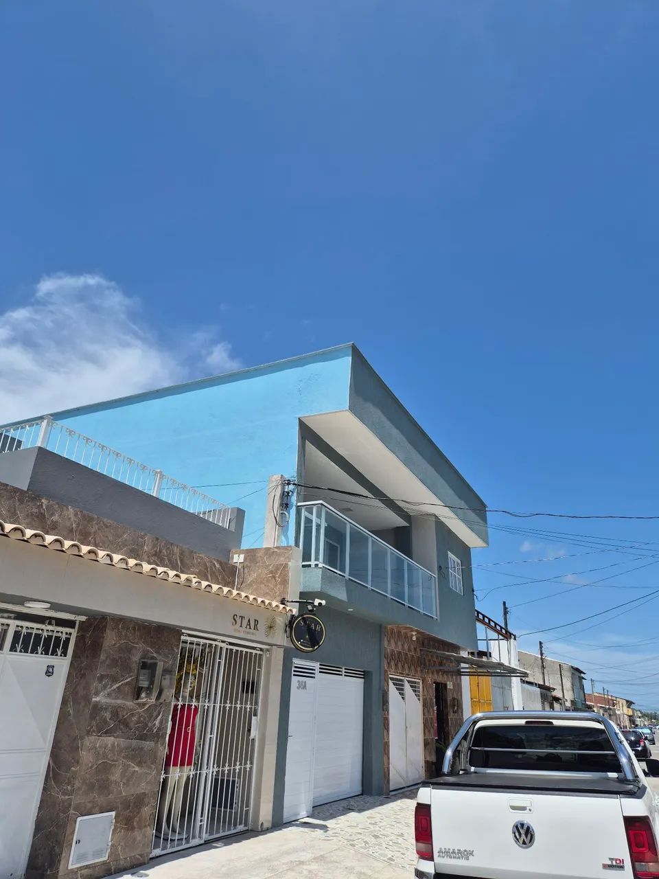 Vende-se imóvel em 1° Andar com portão de garagem com comando eletrônico.  - Foto 2