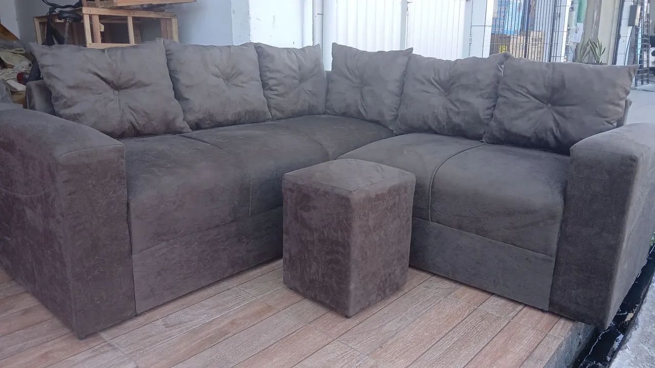 Sofá de canto com puff - Conforto e elegância para sua sala