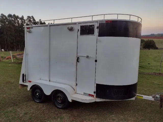 Trailer para 2 cavalos Ano 2018