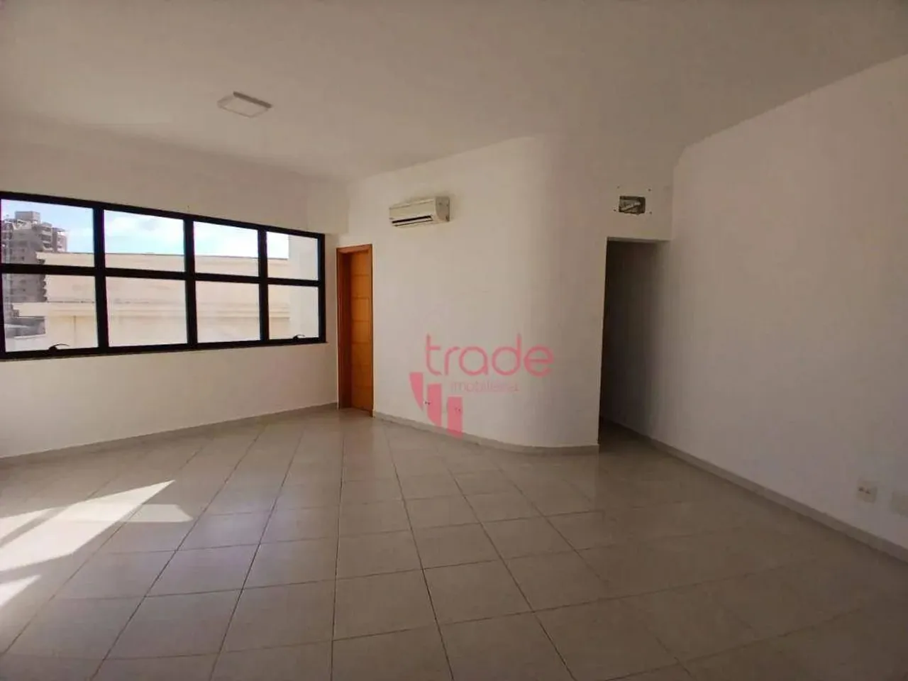 Excelente Sala Comercial para Alugar no Bairro Vila Ana Maria em Ribeirão Preto com Ar-Con