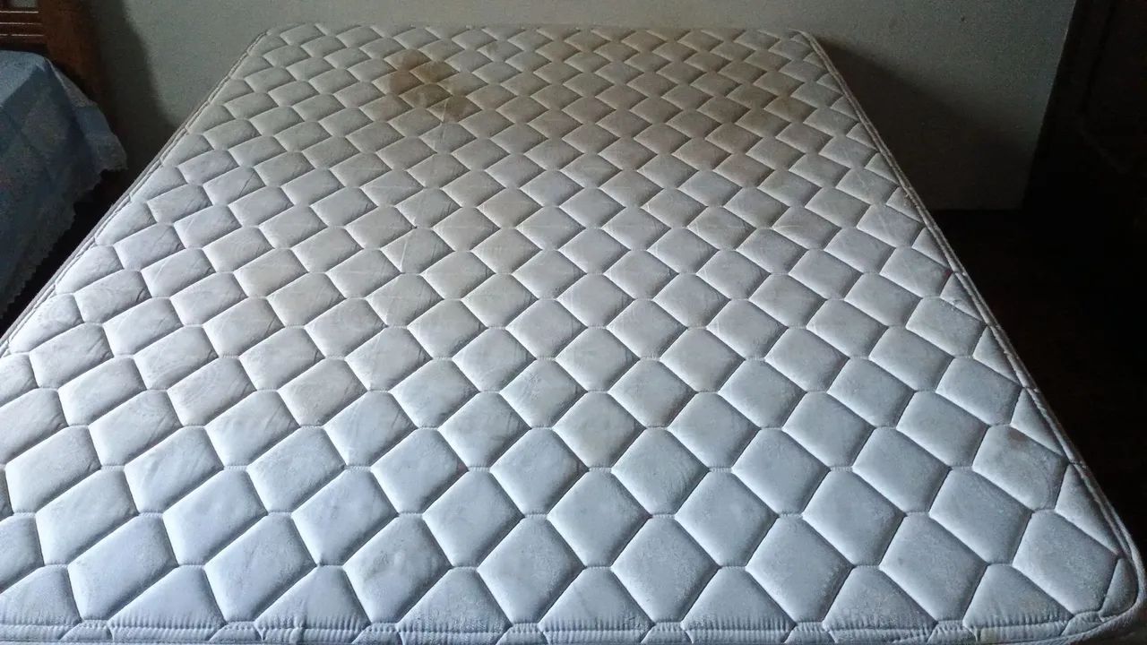 Colchão de espuma usado