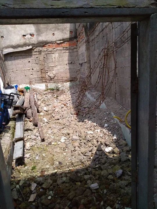 Vende-se um terreno pequeno ótimo para construir e sair do aluguel ou investir  ! - Foto 3