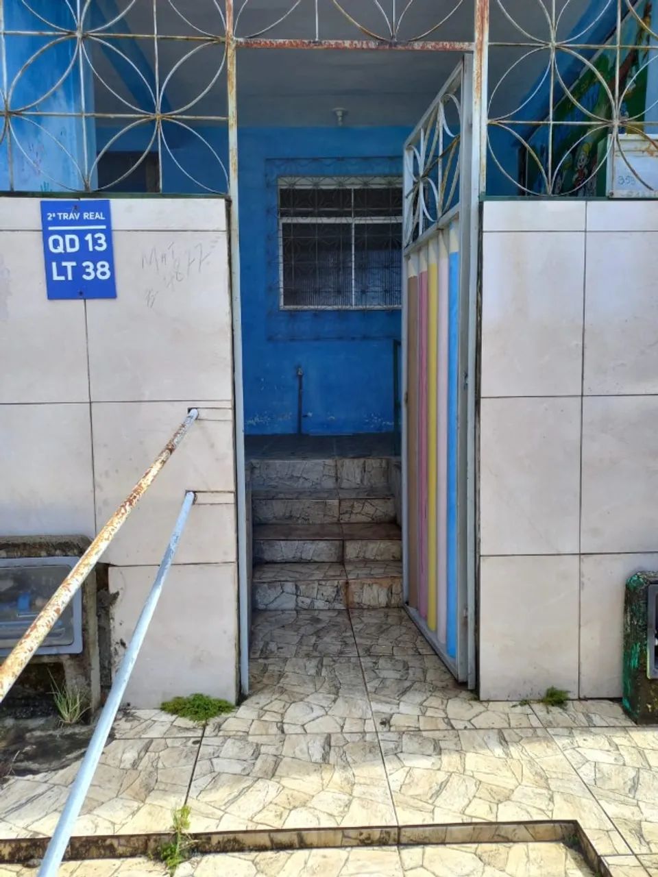 CASA EM PLATAFORMA, 3 QUARTOS, RUA TRANQUILA COM GARAGEM - Foto 2