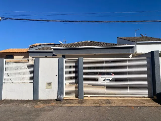 ALUGA-SE CASA ESPAÇOSA EM CONDOMÍNIO FECHADO - VICENTE PIRES RUA 12