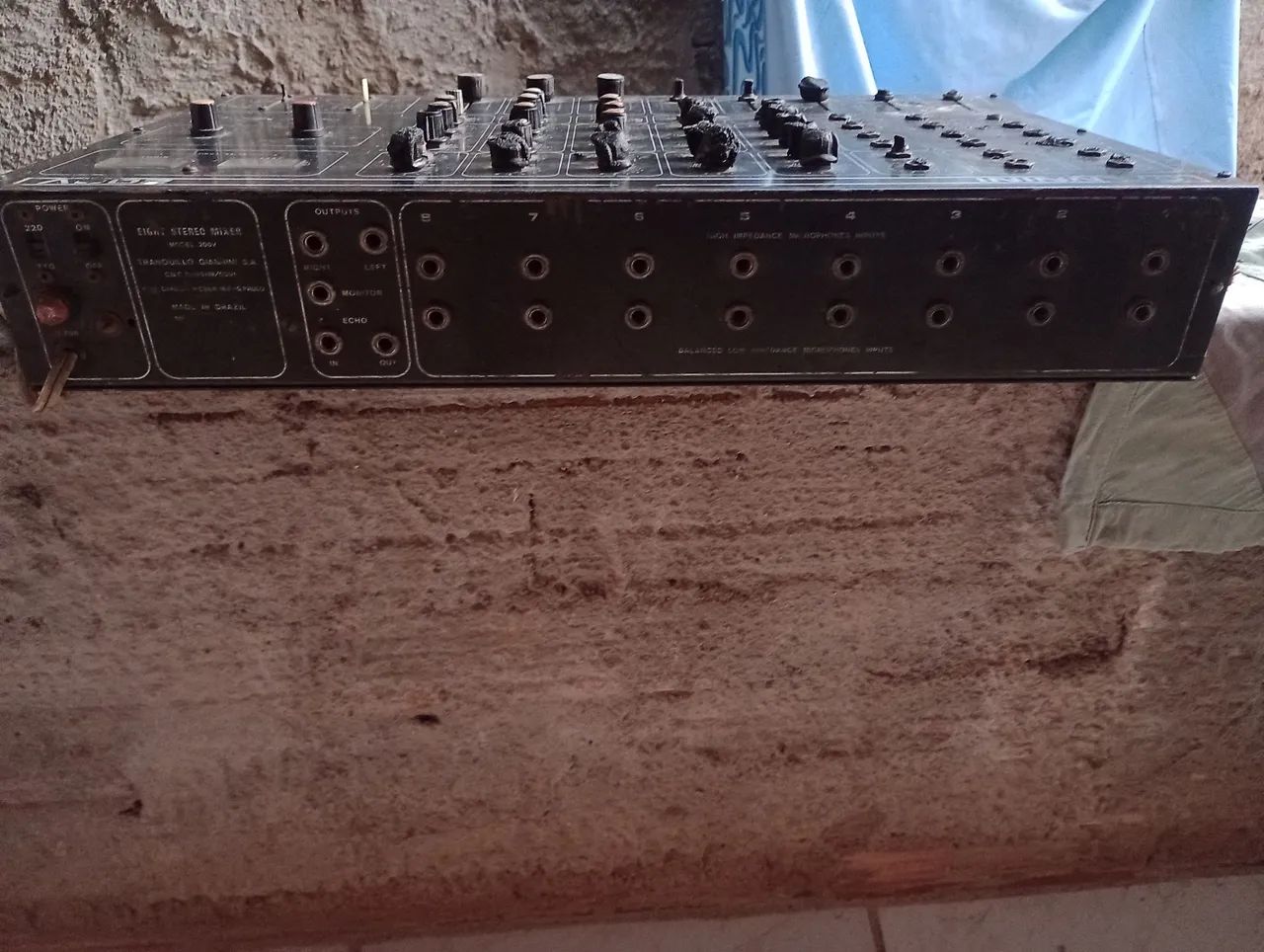 Mesa de som para retirada de peças relíquia 
