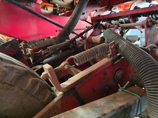 Plantadeira Vence Tudo Premium 8000 - Tratores e máquinas