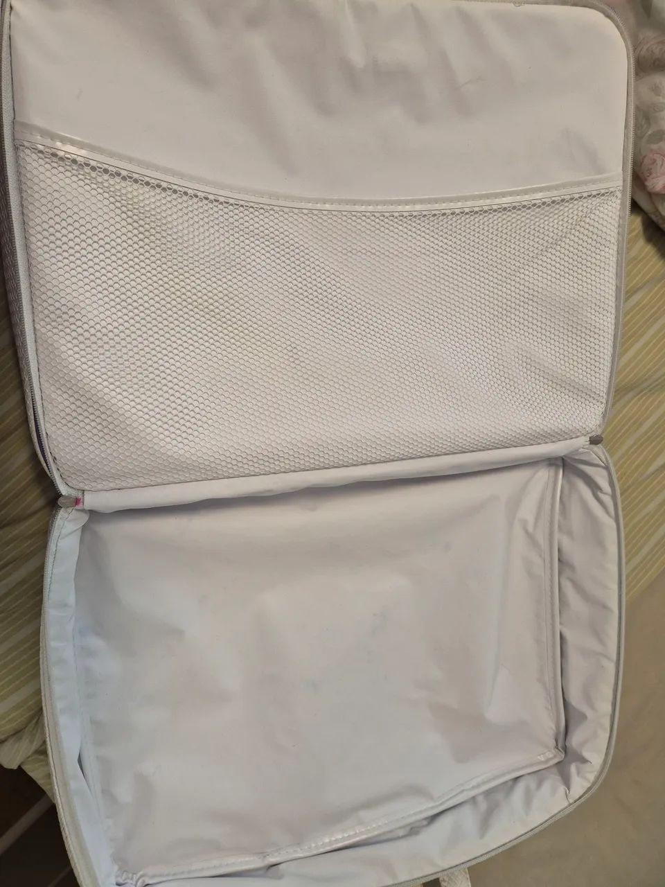 Bolsa Maternidade Bordada - Delicada e Charmosa - Foto 4