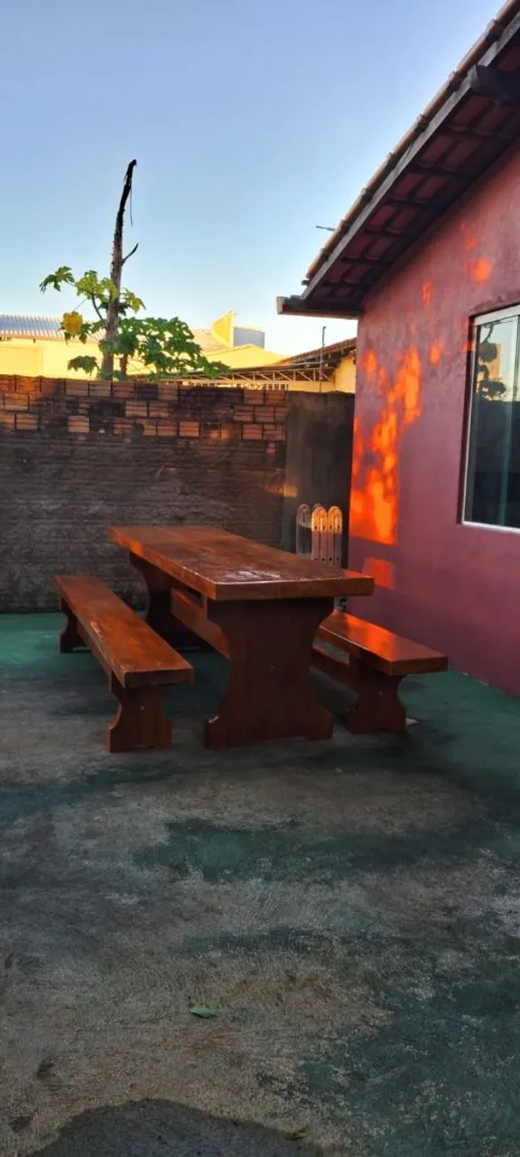 Mesa de madeira para área externa
