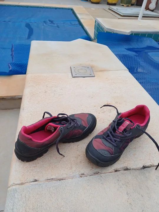 Tênis Esportivo Feminino Quechua.