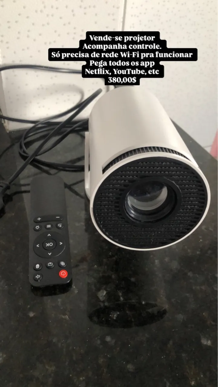 Projetor portátil com controle remoto
