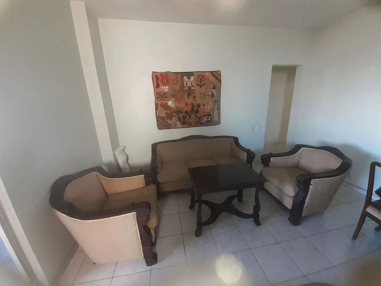 Conjunto sofá e poltronas em Jacarandá.<br>Valor 2.400<br>Retirada Engenho Novo