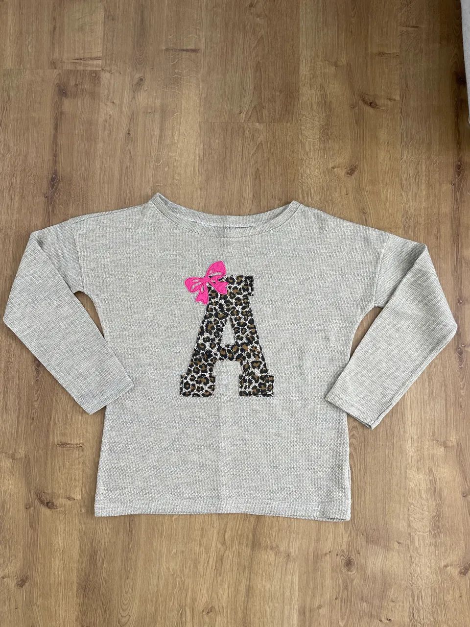 Blusa feminina tam 14 cinza com fios dourados 