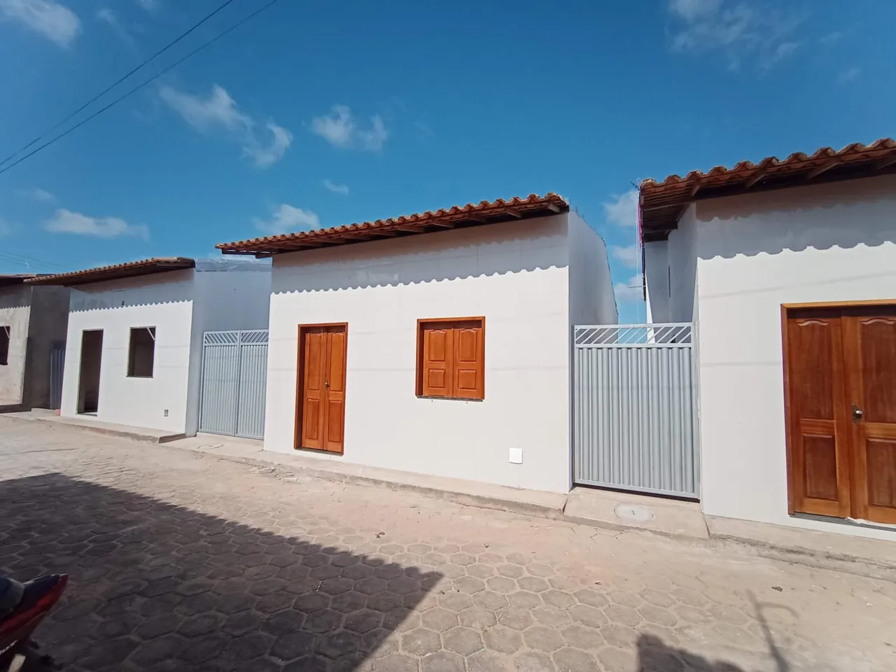 Alugo casa em condomínio fechado