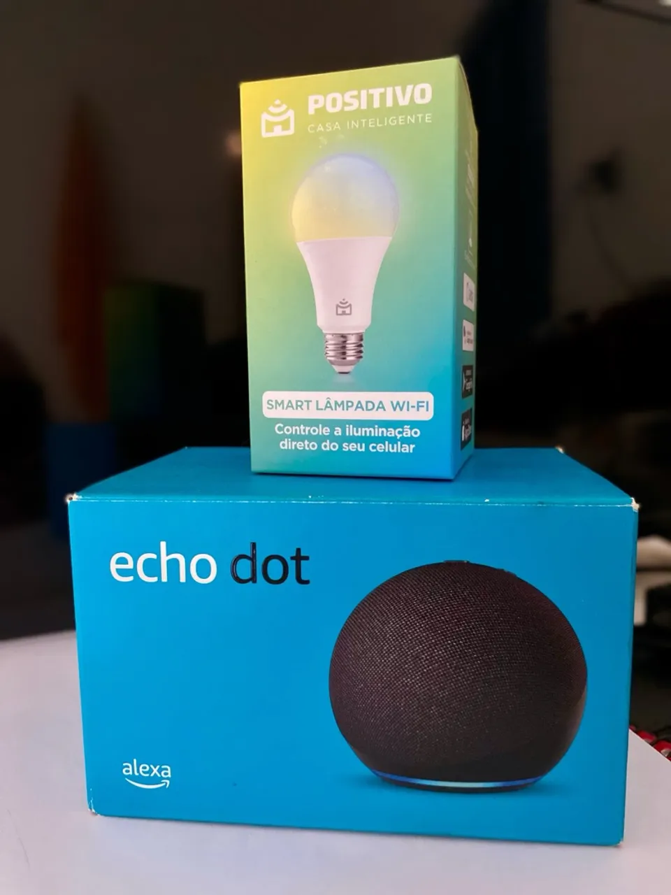Kit Casa Inteligente: Echo Dot + Lâmpada Wi-Fi Positivo