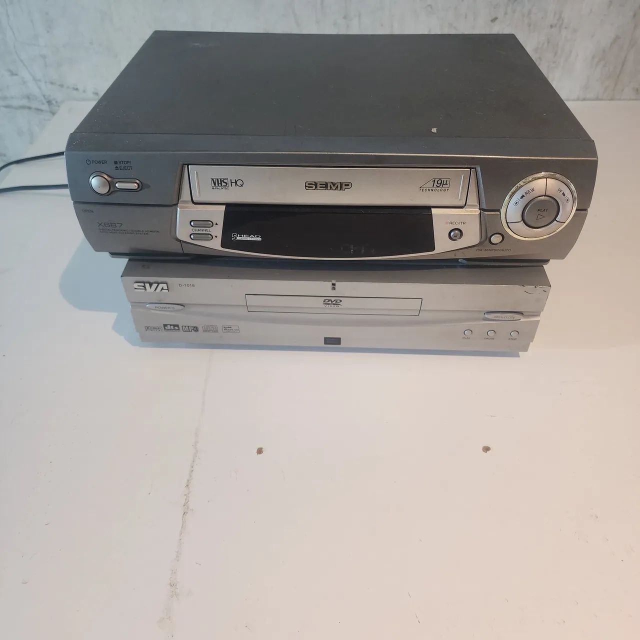 Combo DVD Player e Video Cassete