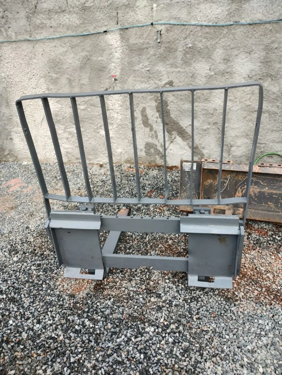 Implemento Garfo palete peça para mini carregadeiras