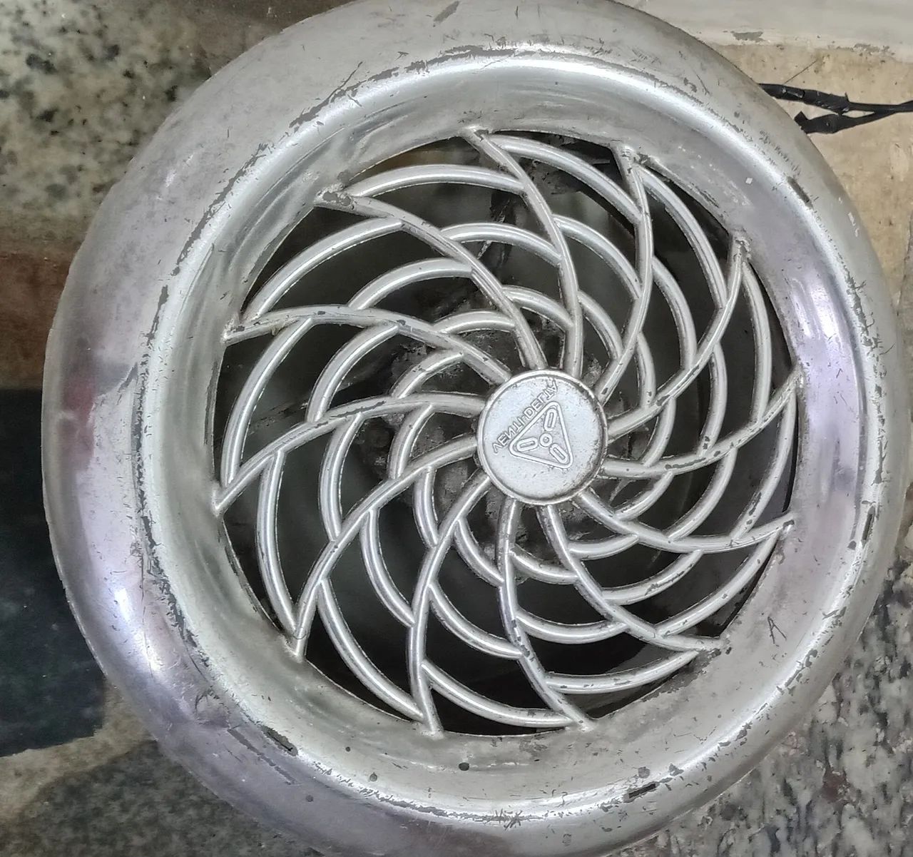 Exaustor De Parede Silencioso Está Araido E Precisa De Lipesa Mais Fociona Perfeita Mete  - Foto 5