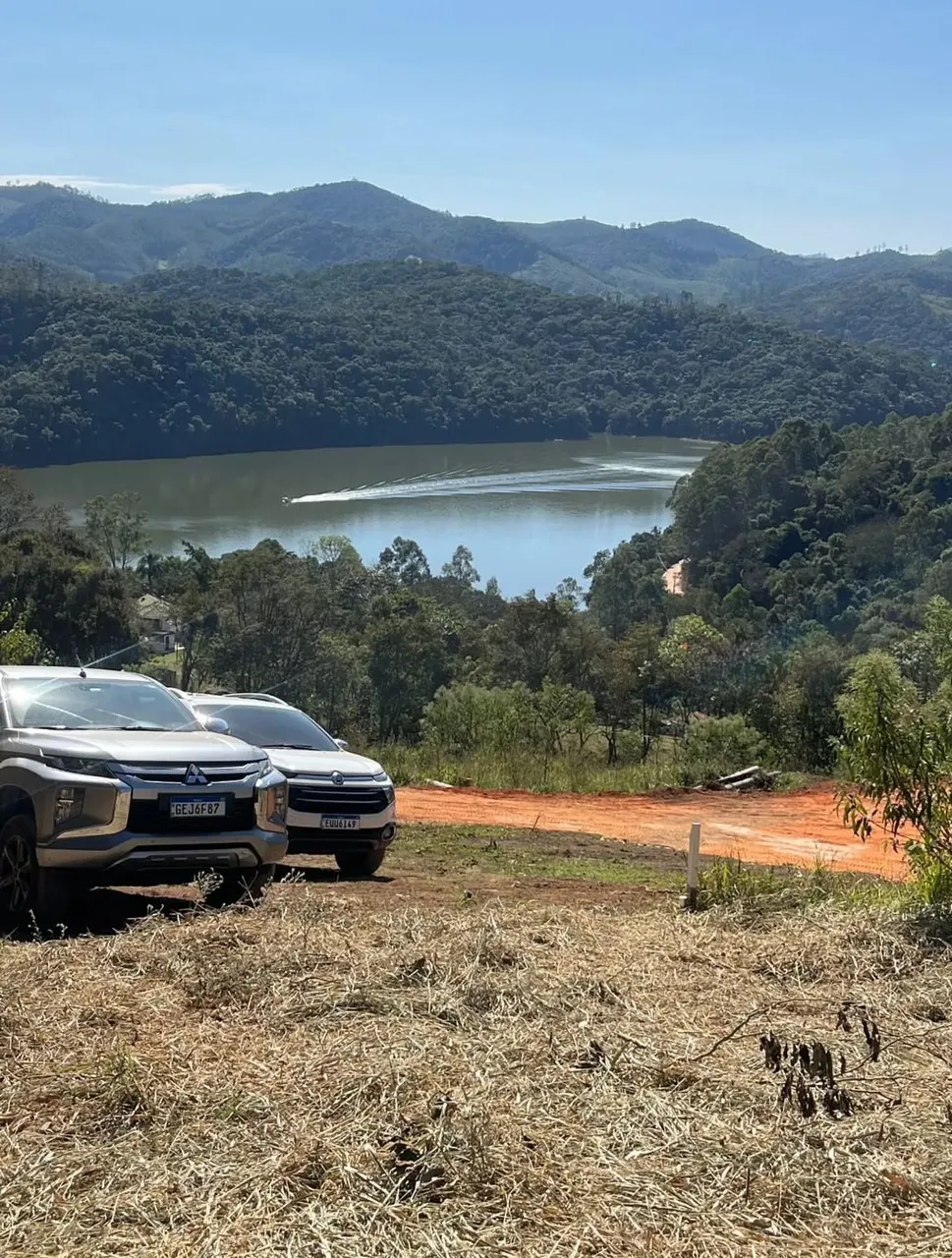 Terreno 100% plano com escritura individual e vista para a represa