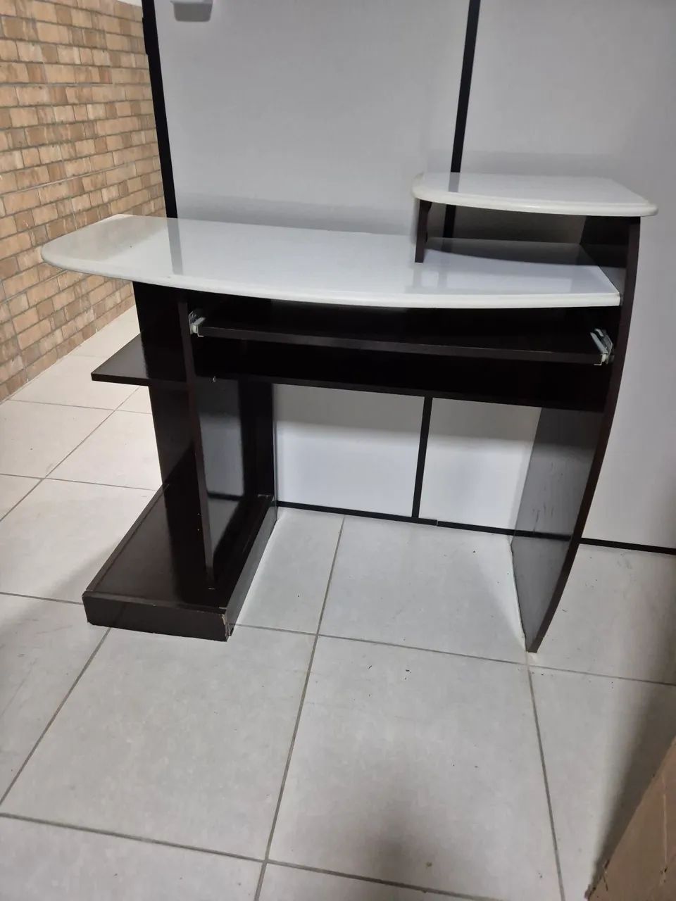 Escrivaninha + cadeira 