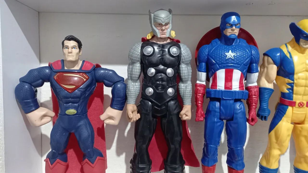 Bonecos de super-heróis - Thor, Capitão América, Wolverine e Superman - Foto 2