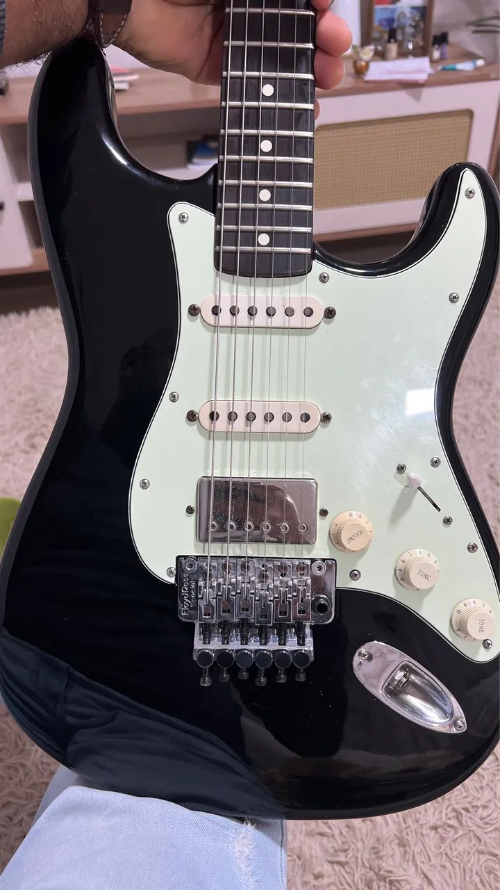 ギター VINTAGE Fender Richie Sambora Signature Fender Richie Sambora - Aceito Trocas - Instrumentos musicais