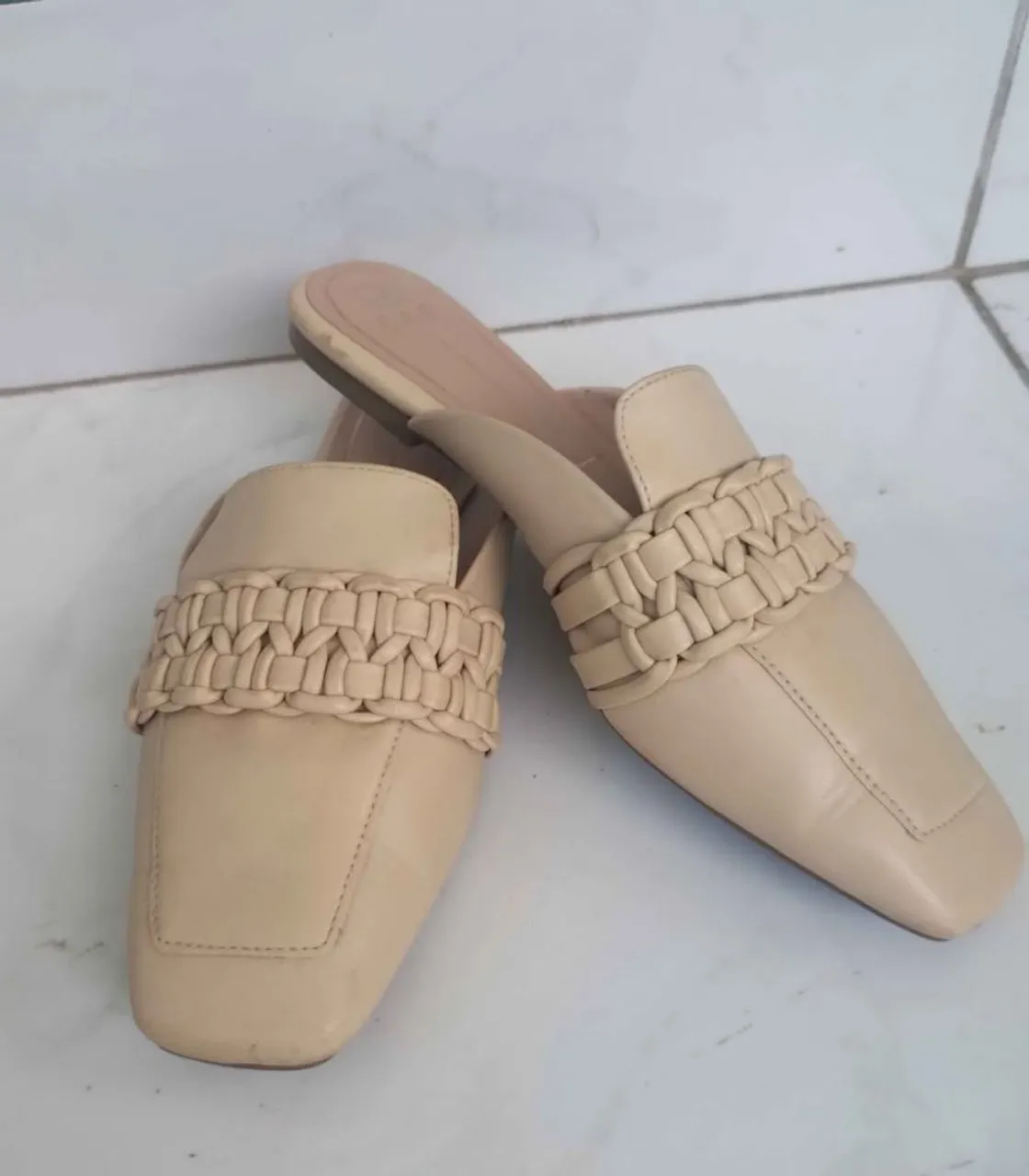 Mule Bege com Detalhe Trançado - Conforto e Estilo. TAM36