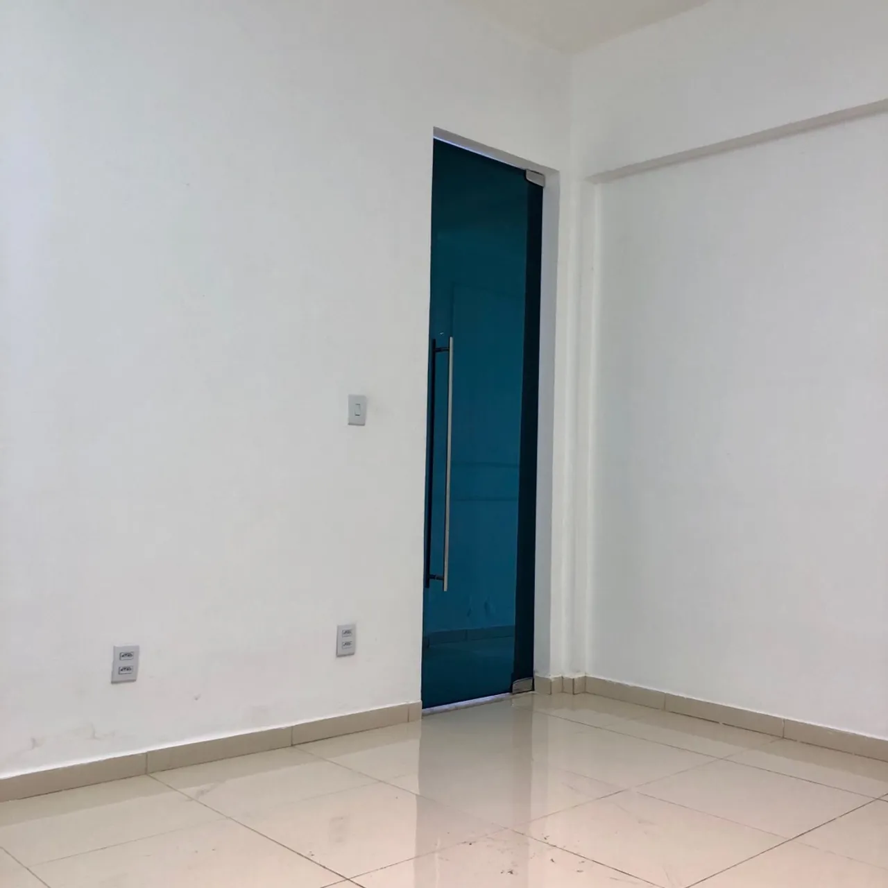 Alugo sala no Tirol climatizada