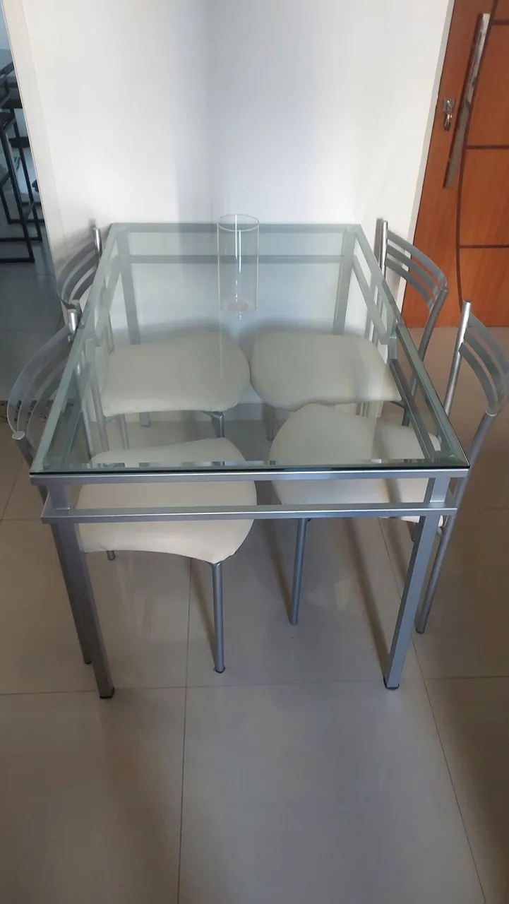 Mesa de Jantar com 4 Cadeiras - Vidro e Metal