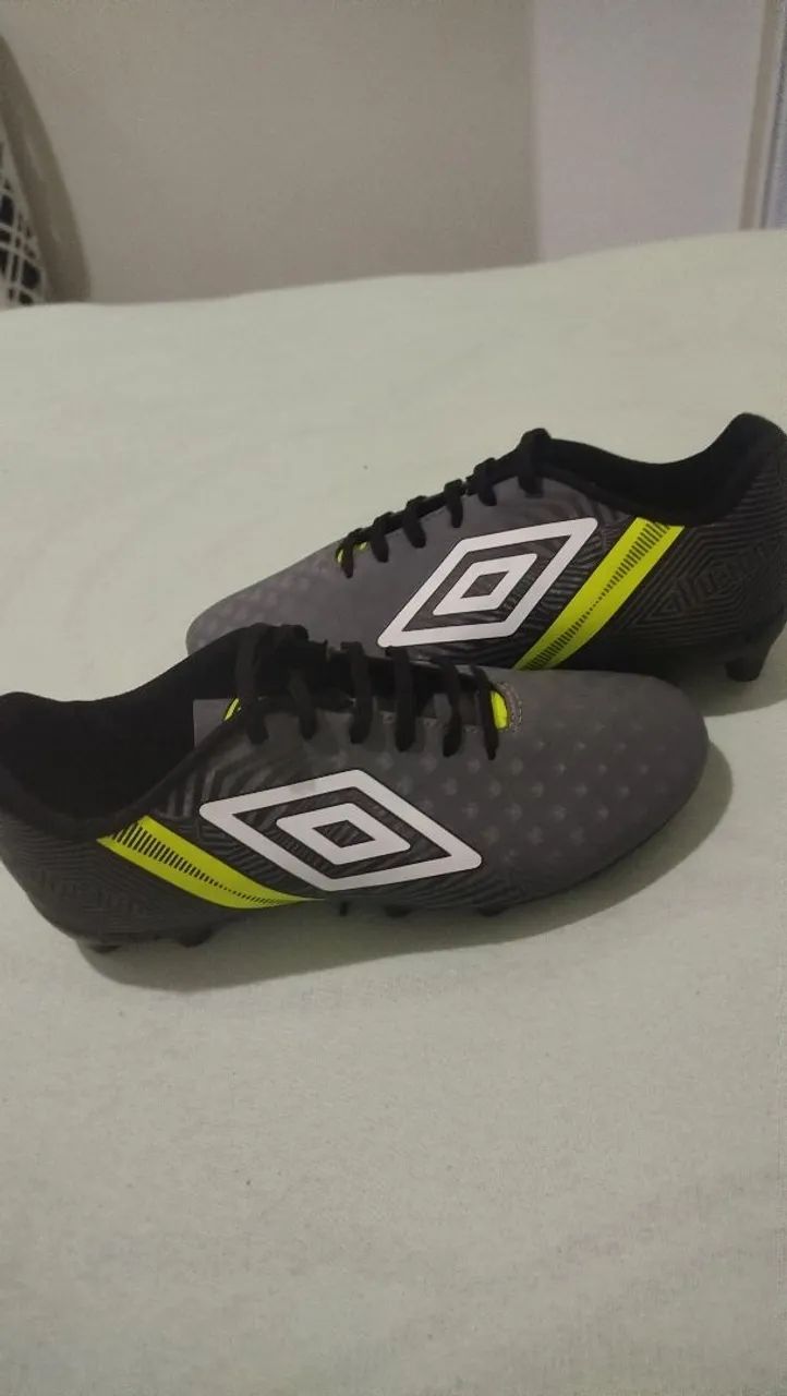 Chuteira umbro illusion com travas (não aceito cartão e boleto) só Pix ou dinheiro vivo
