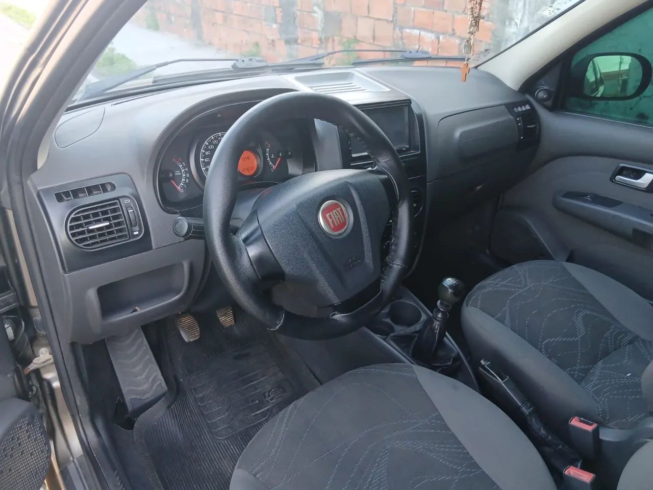 Fiat Strada Working Celeb.1.4 Fire Flex 8V CD 2014 - Foto 2