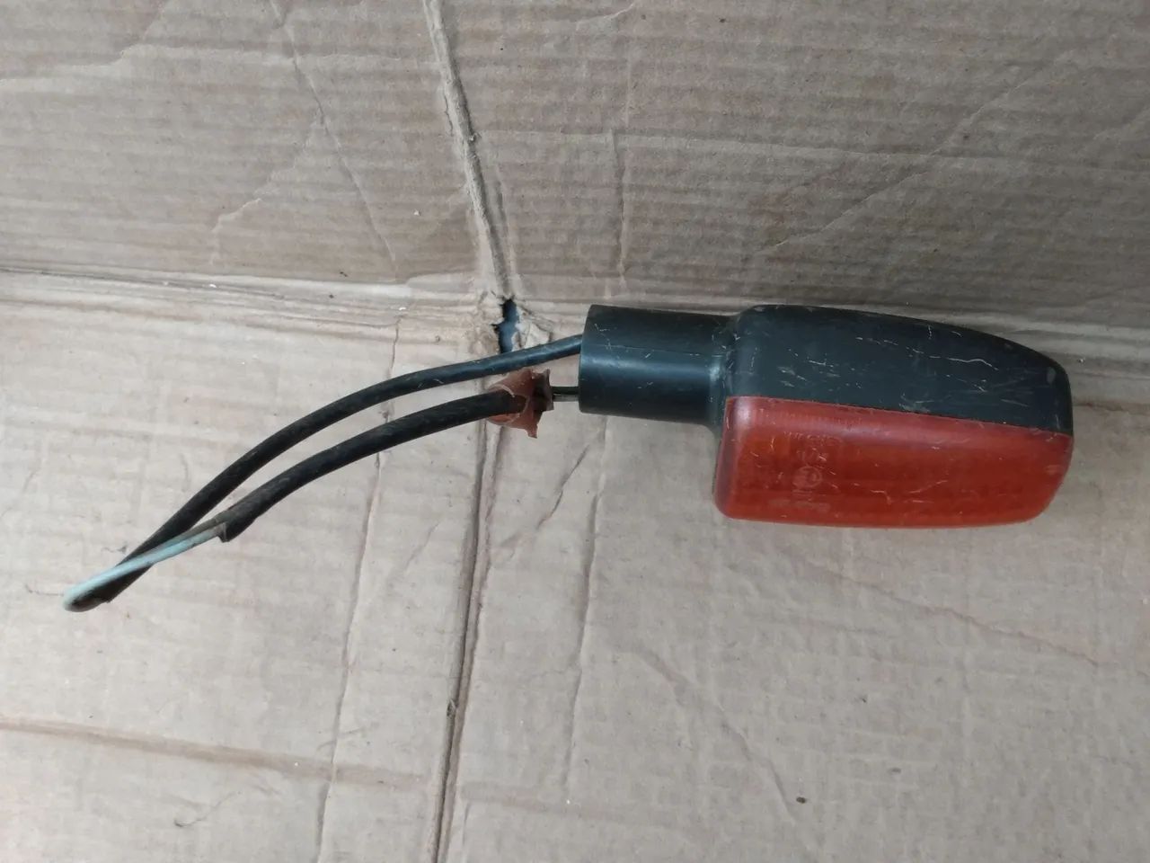 Pisca de seta traseiro L/E Titan ano 2000 a 2011 - Foto 2