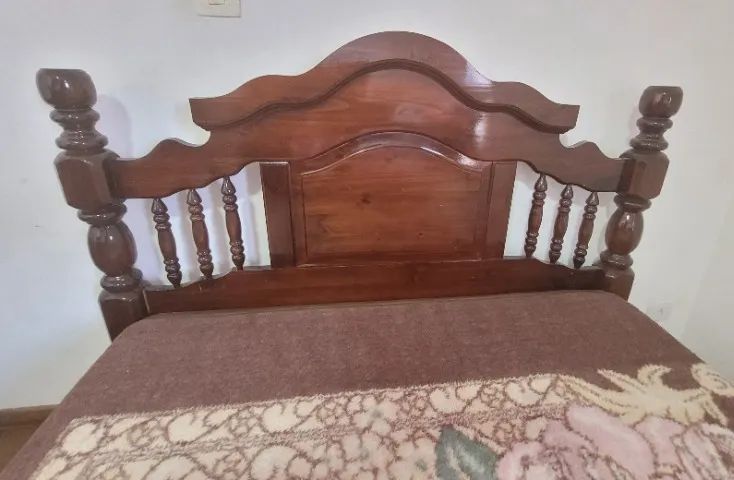 Cama Queensize de Madeira Maciça com 2 Criado Mudo - Foto 3