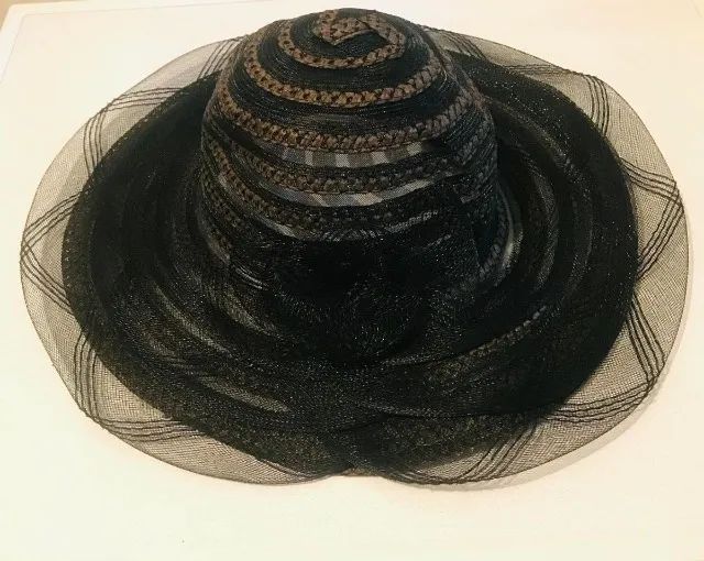 Chapéu de praia e piscina - aba larga - preto c/ detalhes em marrom - tam M - Foto 4