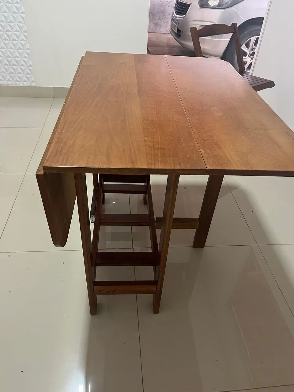Mesa de madeira 4 cadeiras  - Foto 2